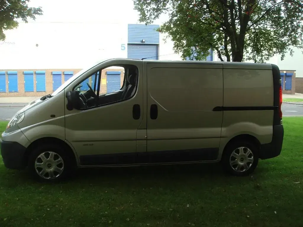 Used Renault Trafic 2007 Silver MPV