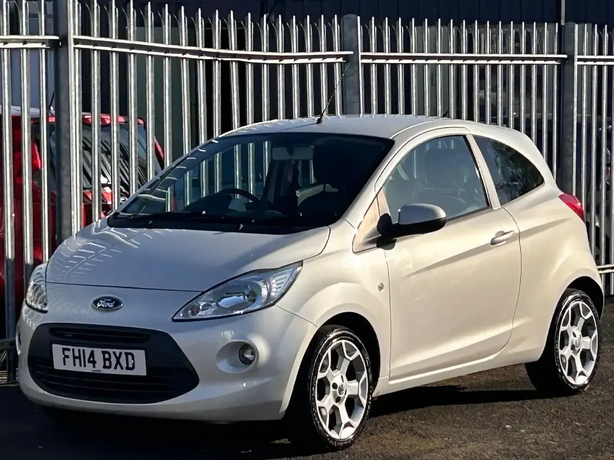 Używany Ford Ka Zetec 69 KM (50 kW) 2014 Biały Hatchback