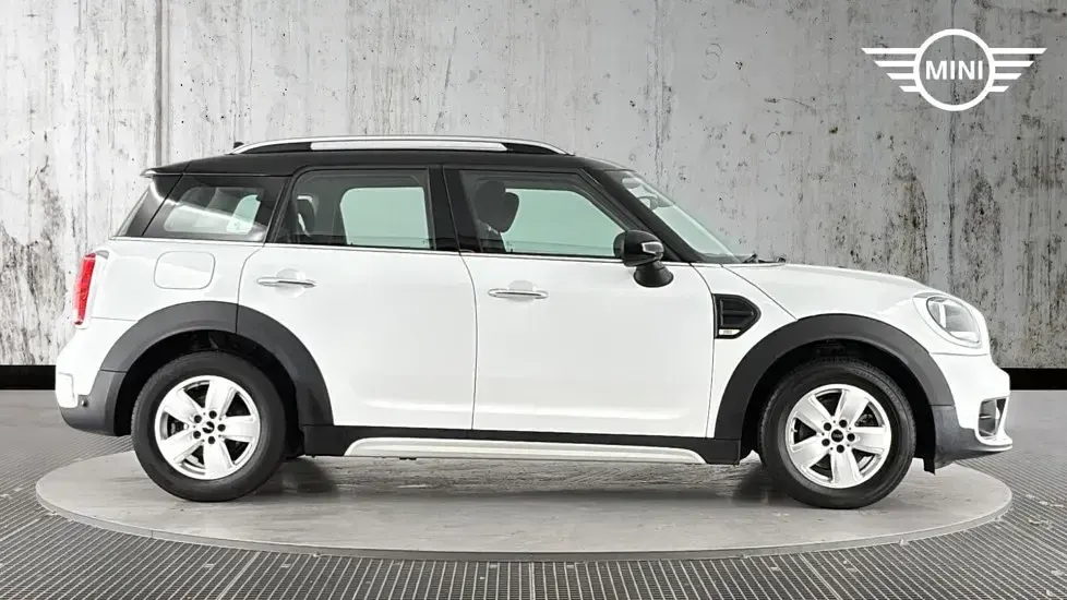 Used Mini Cooper Countryman Classic 134 HP (98 kW) 2019 White SUV