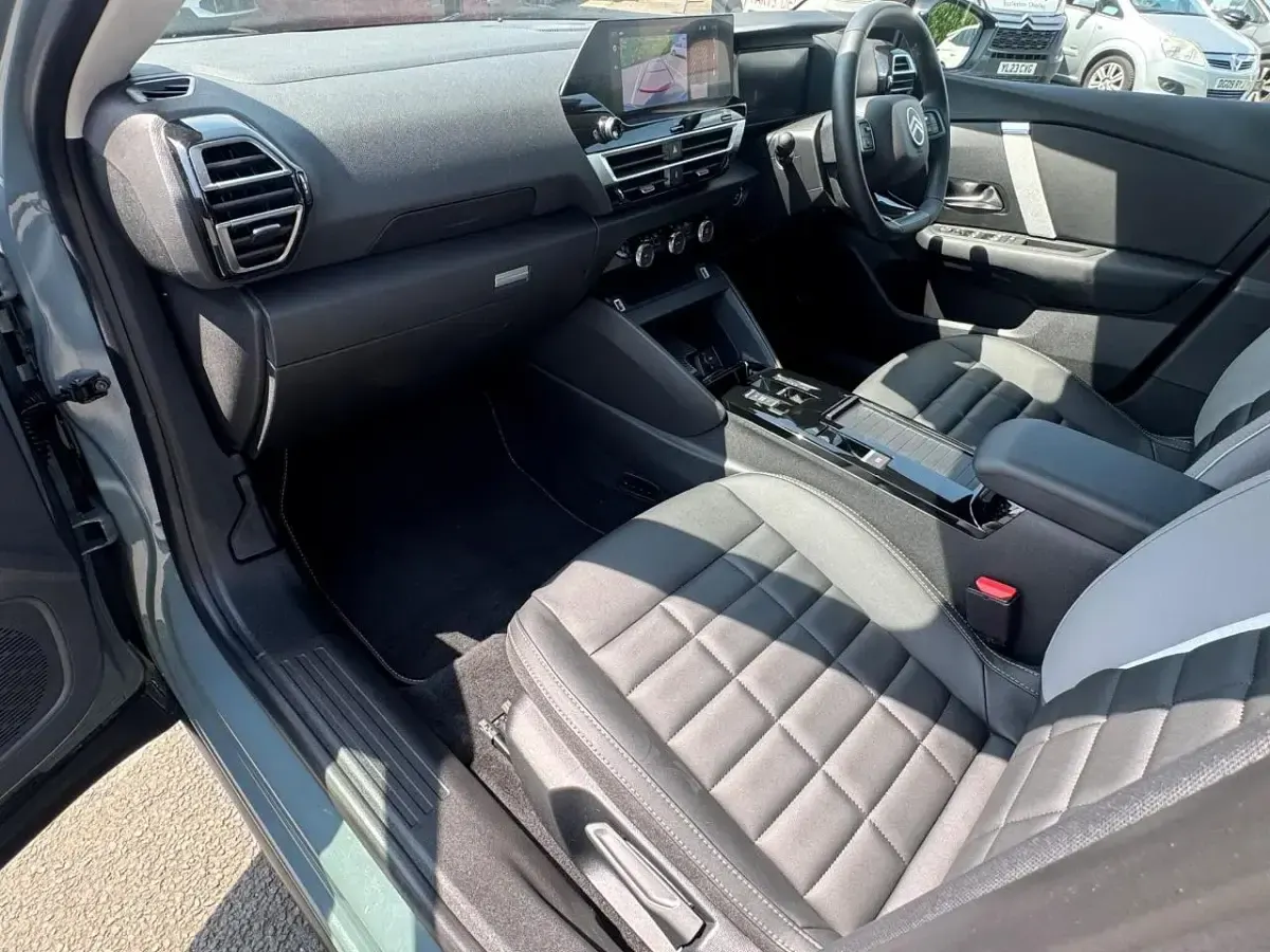 Used Citroën e-C4 114 kW (156 HP) 2025 Green Hatchback
