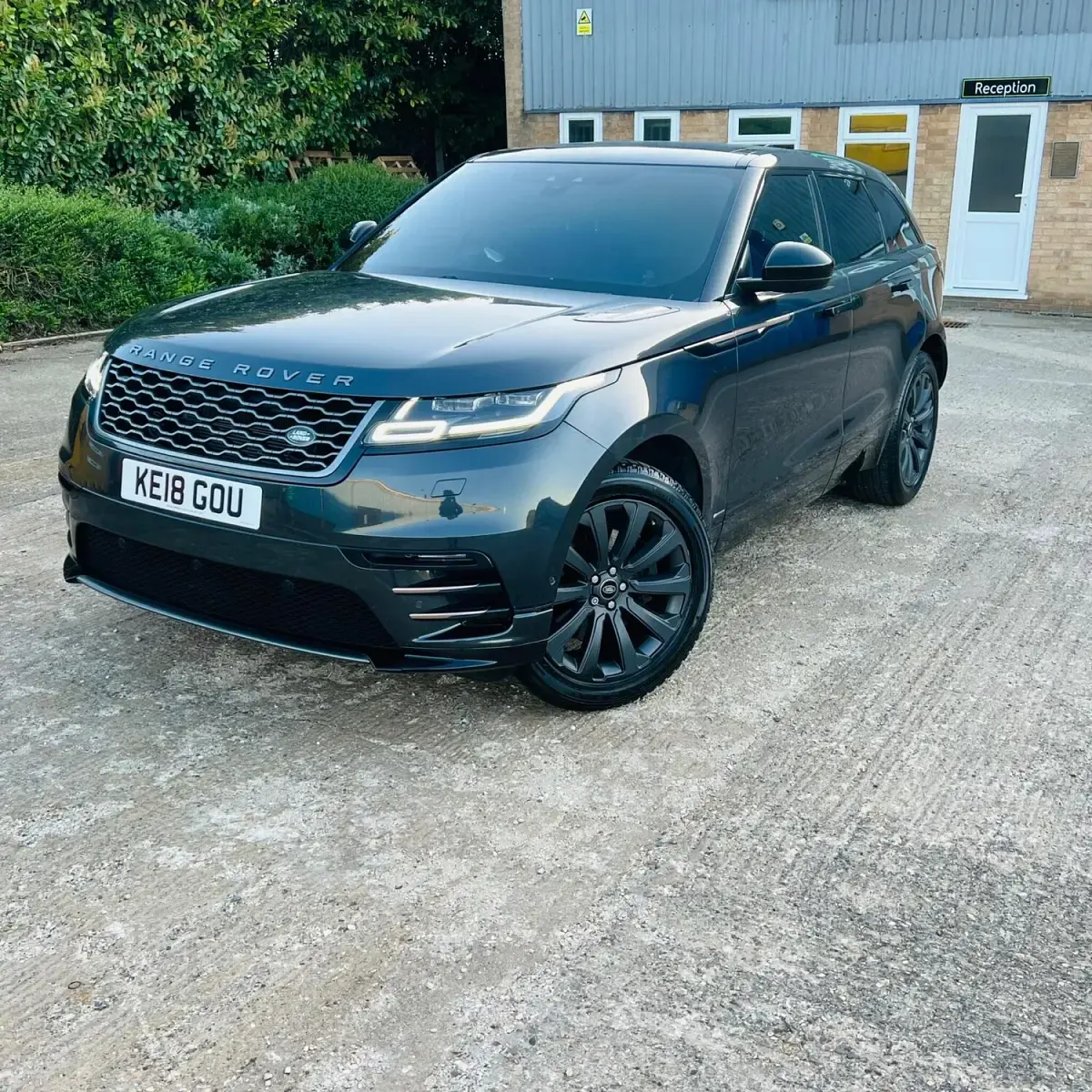 Used Land Rover Range Rover Velar SE Dynamic 300 HP (220 kW) 2018 Grey SUV