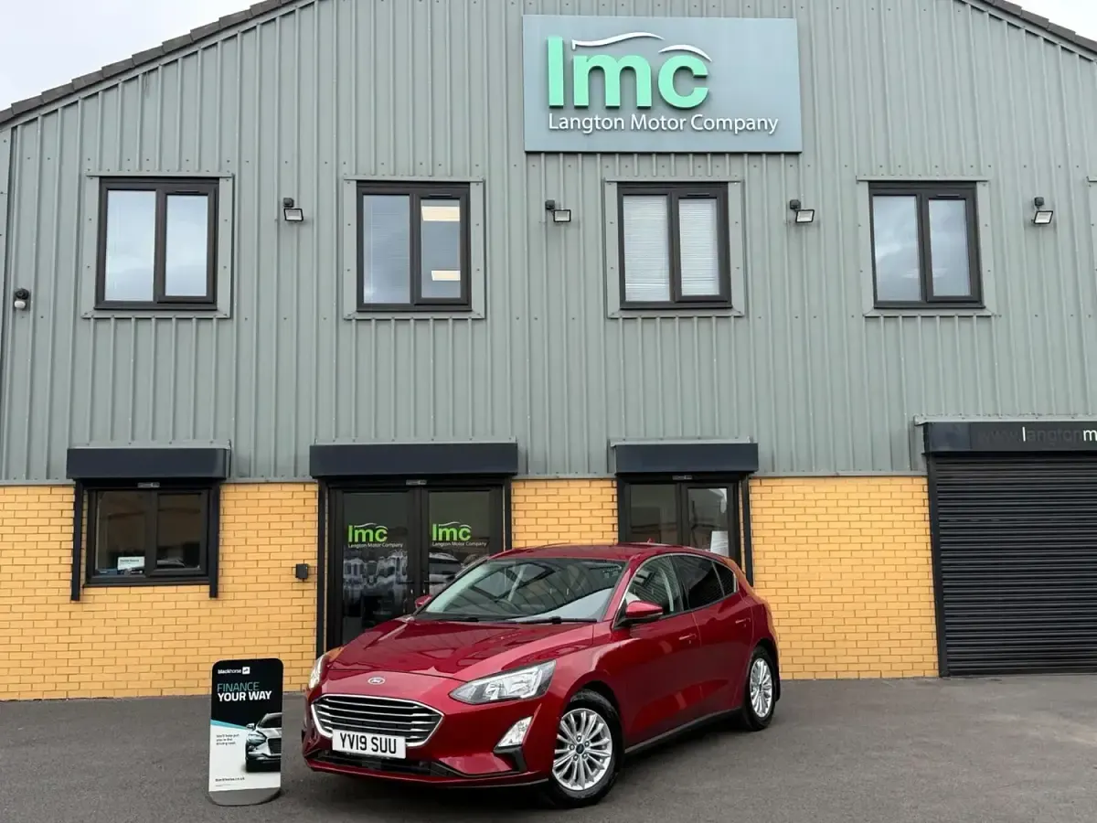 Used Ford Focus Titanium 125 HP (91 kW) 2019 Red Hatchback