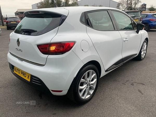 Used Renault Clio IV Dynamique 2018 White Hatchback