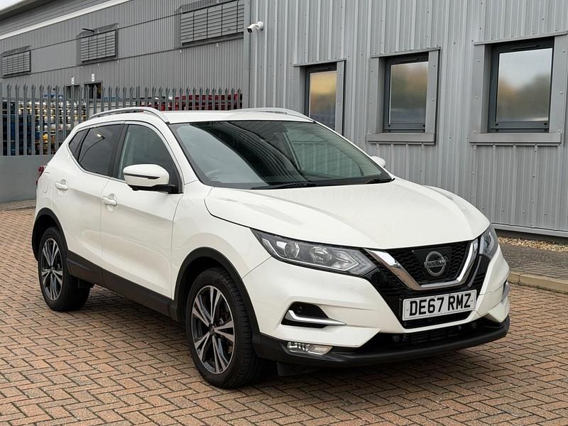 Used Nissan Qashqai N-Connecta 116 HP (85 kW) 2017 White SUV