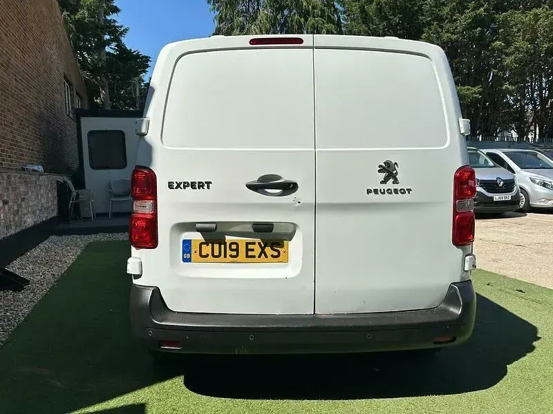 Used Peugeot Expert 2019 White Van