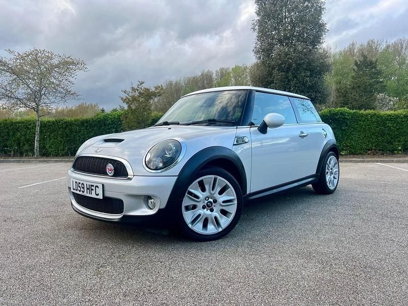 Begagnad Mini Cooper S Hatch 175 HK (128 kW) 2009 Silver Halvkombi