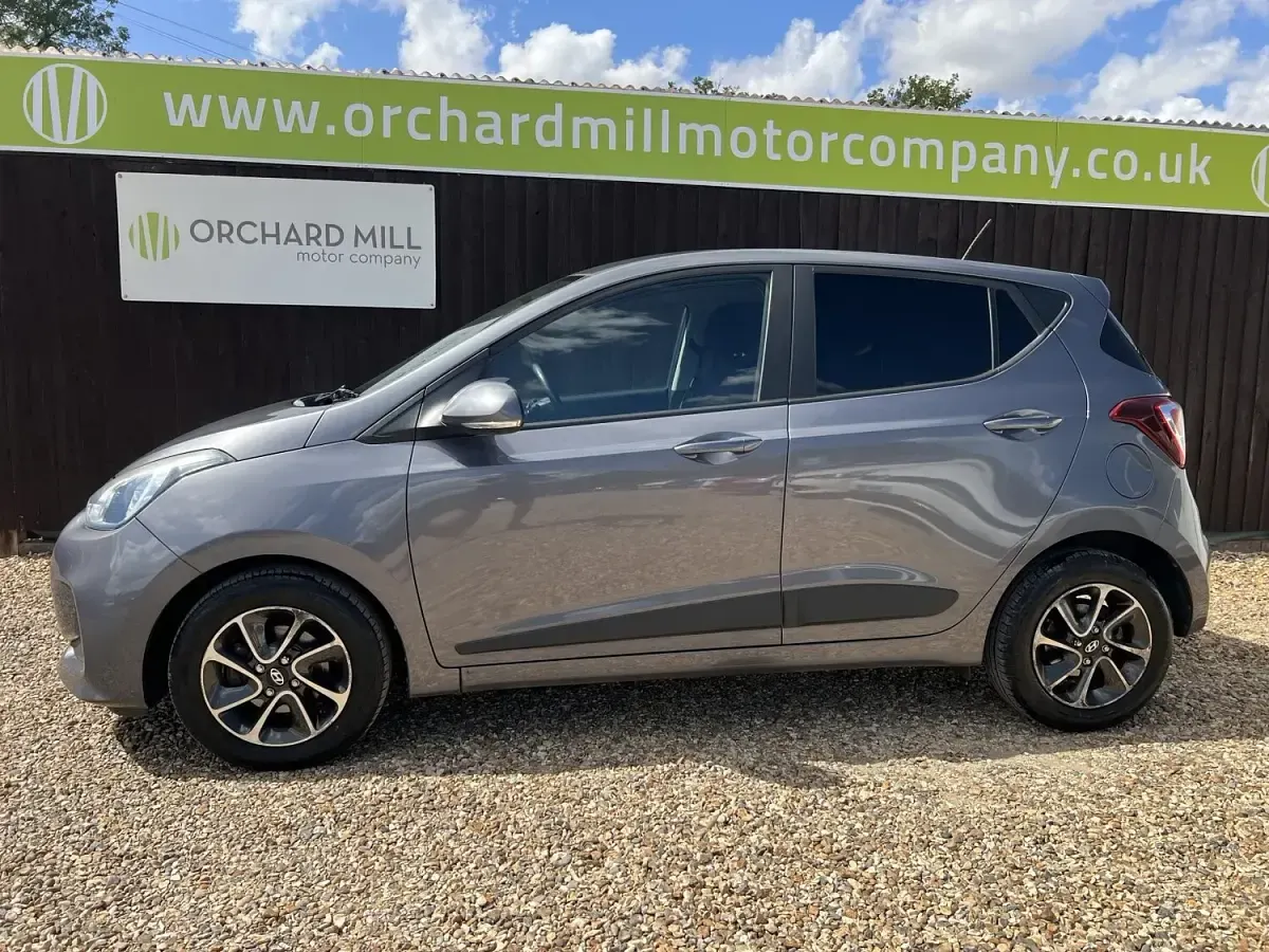 Used Hyundai i10 Premium 67 HP (49 kW) 2017 Grey Hatchback