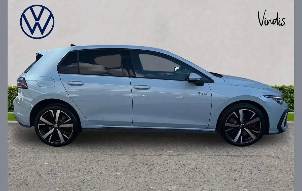 Used VW Golf VIII GTE 272 HP (200 kW) 2025 Blue Hatchback