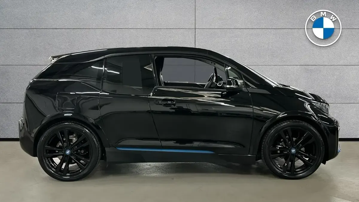 Begagnad BMW i3 Comfort Edition 135 kW (184 HK) 2022 Svart Halvkombi