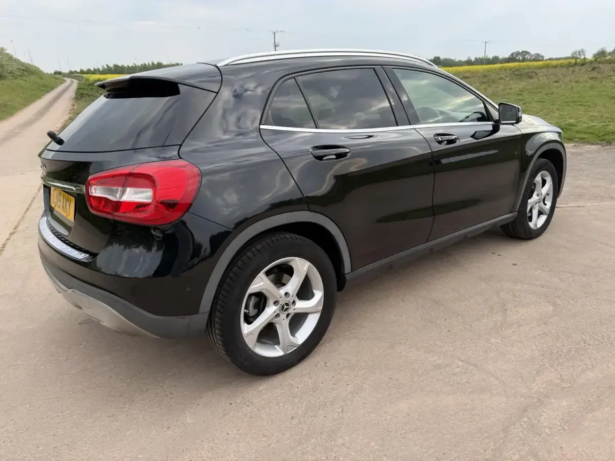 Begagnad Mercedes GLA200 Executive 156 HK (114 kW) 2019 Svart SUV