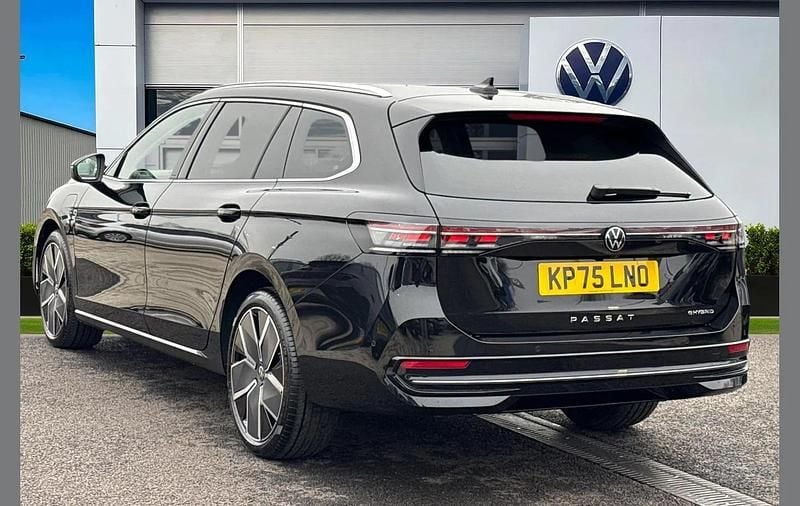 New VW Passat Elegance 272 HP (200 kW) 2025 Black Estate