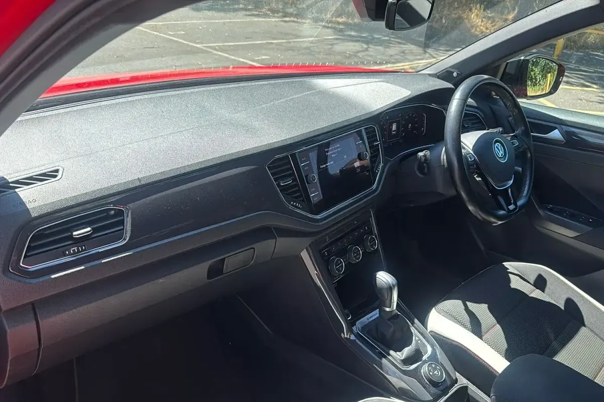 Used VW T-Roc SEL 190 HP (139 kW) 2018 Red SUV