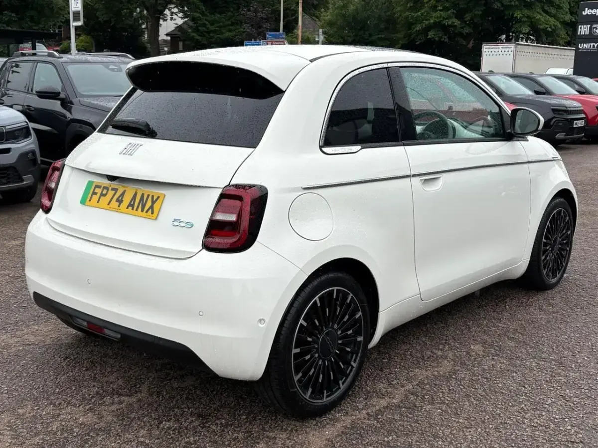 Used Fiat 500e La Prima 85 kW (116 HP) 2024 White Hatchback