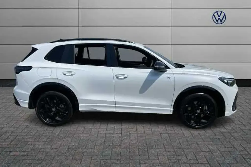 Used VW Tiguan Black Edition 265 HP (194 kW) 2026 White SUV
