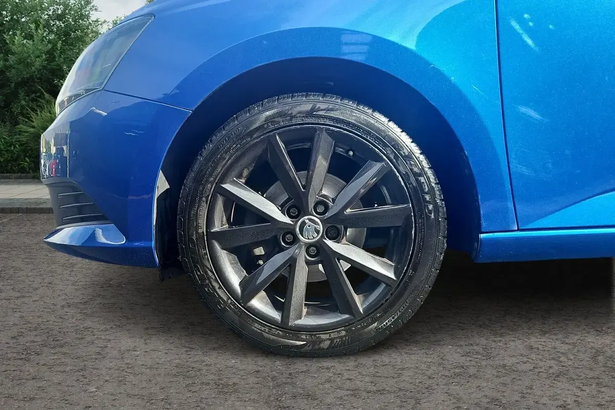 Used Skoda Fabia Colour Edition 95 HP (69 kW) 2018 Blue Hatchback