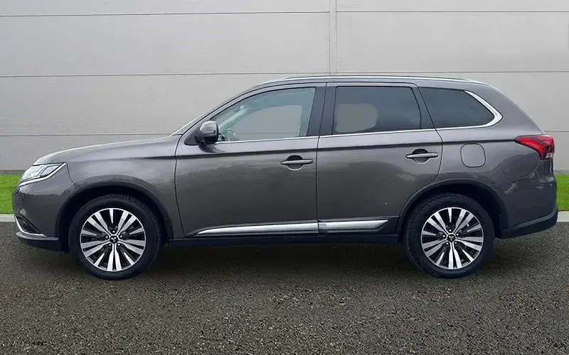 Used Mitsubishi Outlander 150 HP (110 kW) 2020 Brown SUV