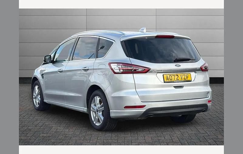Begagnad Ford S-MAX Titanium 190 HK (139 kW) 2022 Silver Minibuss