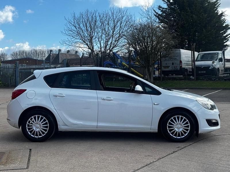 Used Vauxhall Astra 2013 White Hatchback