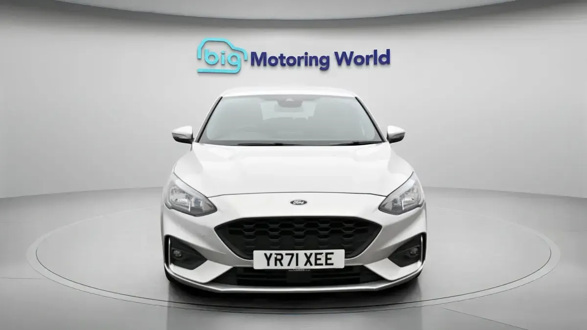 Used Ford Focus ST-Line 120 HP (88 kW) 2021 Silver Hatchback