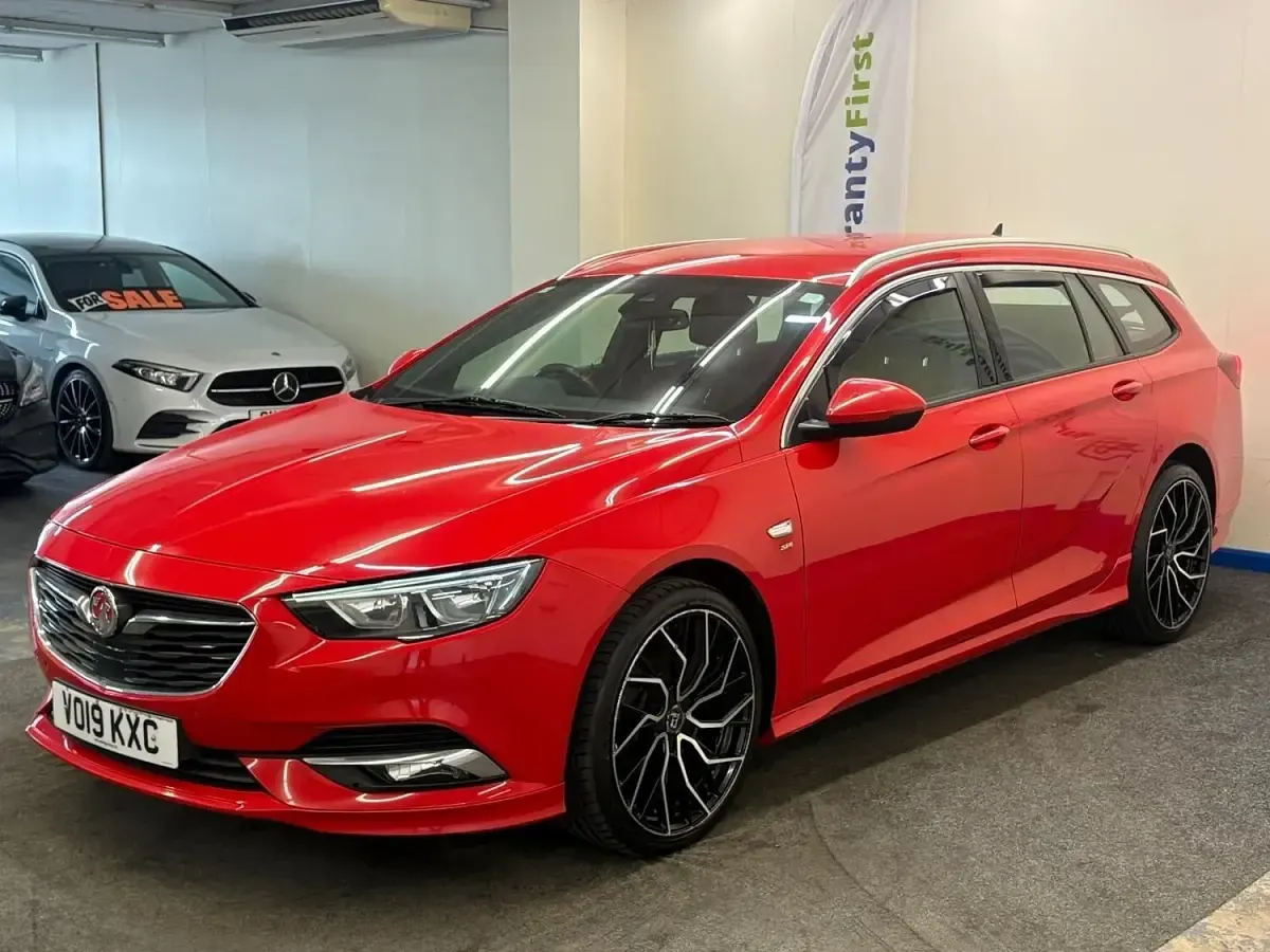 Used Vauxhall Insignia SRi 170 HP (125 kW) 2019 Red Hatchback
