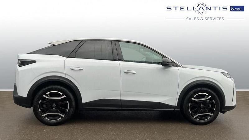 Used Peugeot e-3008 Allure 152 kW (207 HP) 2024 White SUV