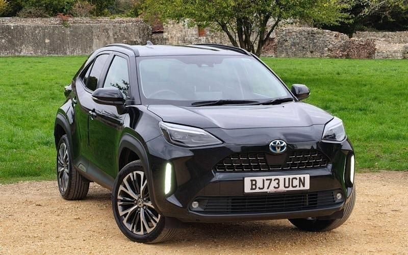 Used 2025 Toyota Yaris Hybrid Estate | £24,571 (Fair price) - Image 1/4