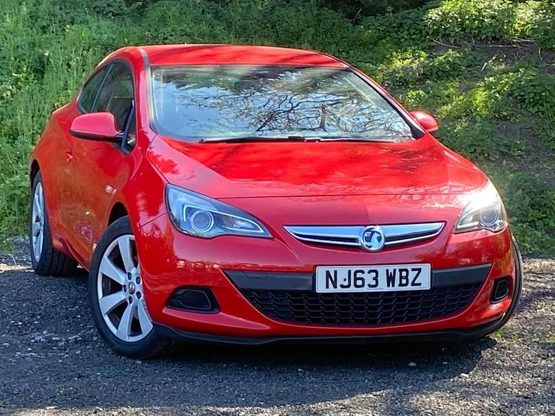 Second-hand Vauxhall Astra GTC Sport 140 CP (102 kW) 2013 Roșu Coupe