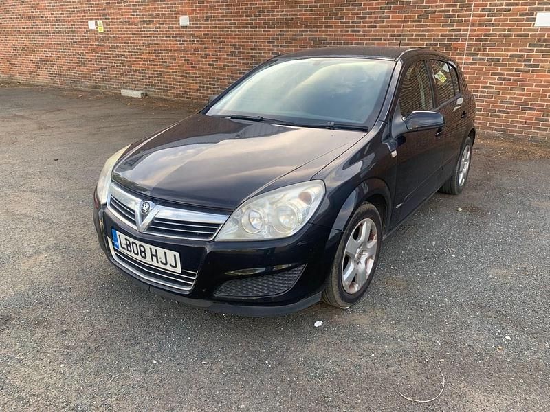 Black Used 2008 Vauxhall Astra Hatchback | £995 (Good price) - Image 1/4