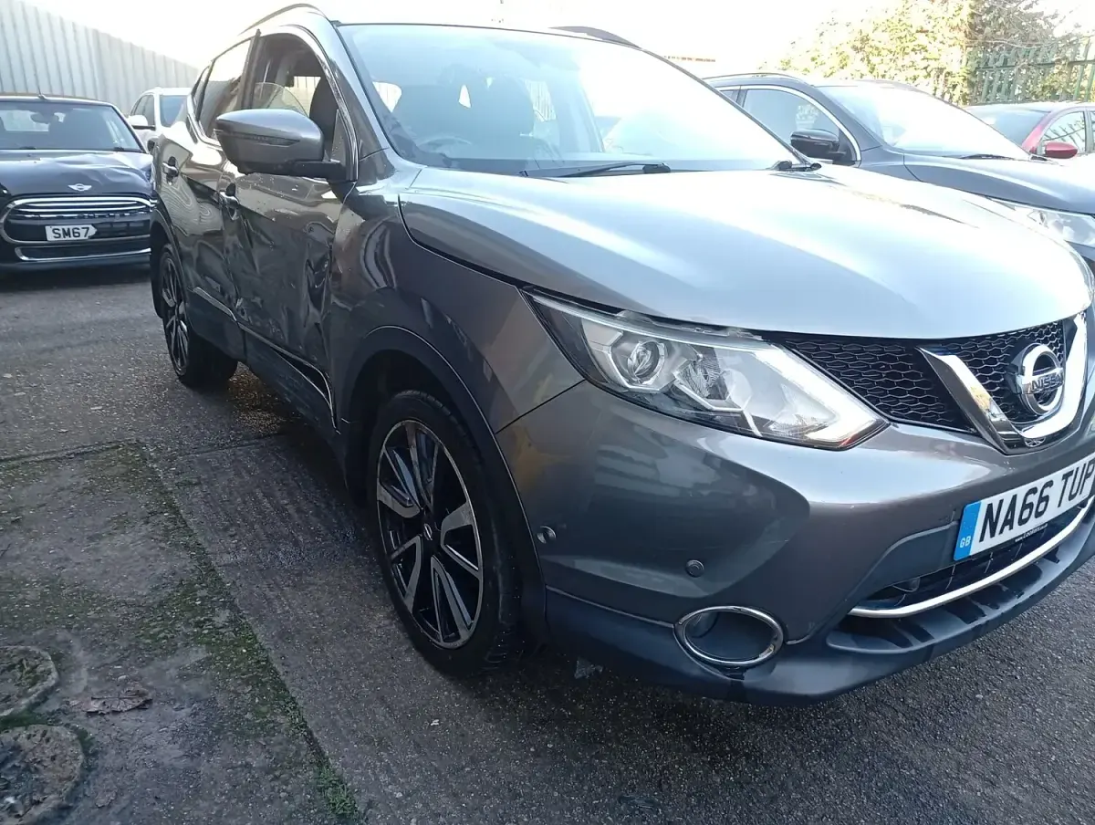 Used Nissan Qashqai Tekna 115 HP (84 kW) 2016 Grey SUV