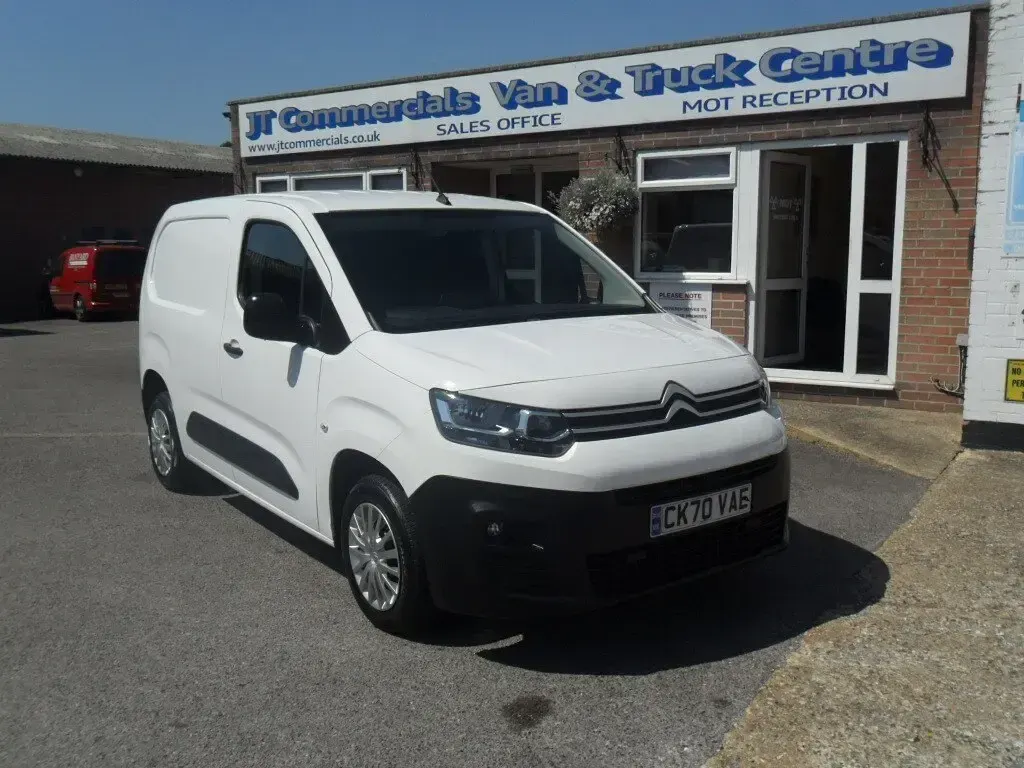 Used Citroën Berlingo Start 75 HP (55 kW) 2020 White MPV