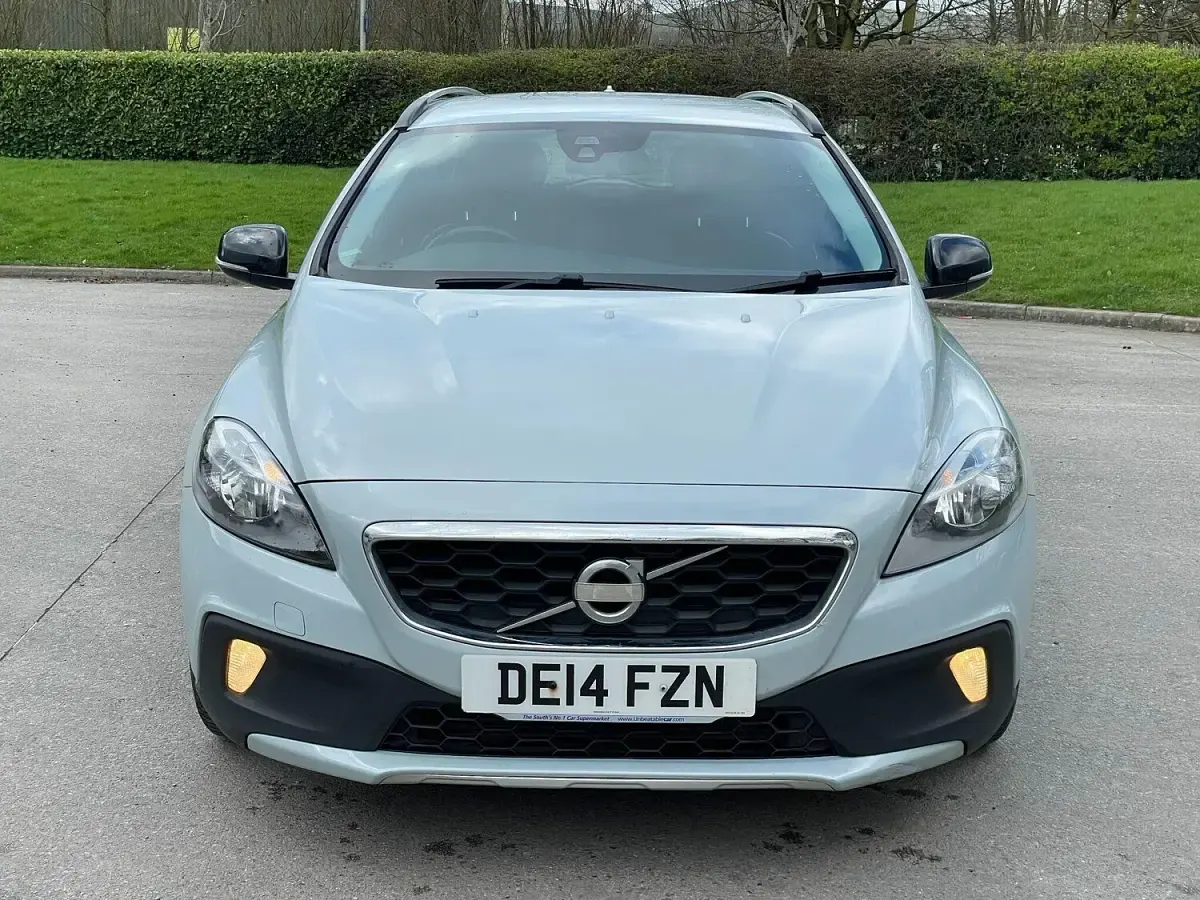 Used Volvo V40 SE 115 HP (84 kW) 2014 Blue Hatchback