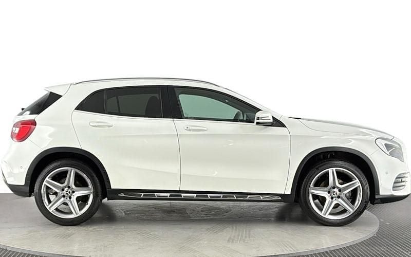 Used Mercedes GLA200 Executive 156 HP (114 kW) 2018 White SUV