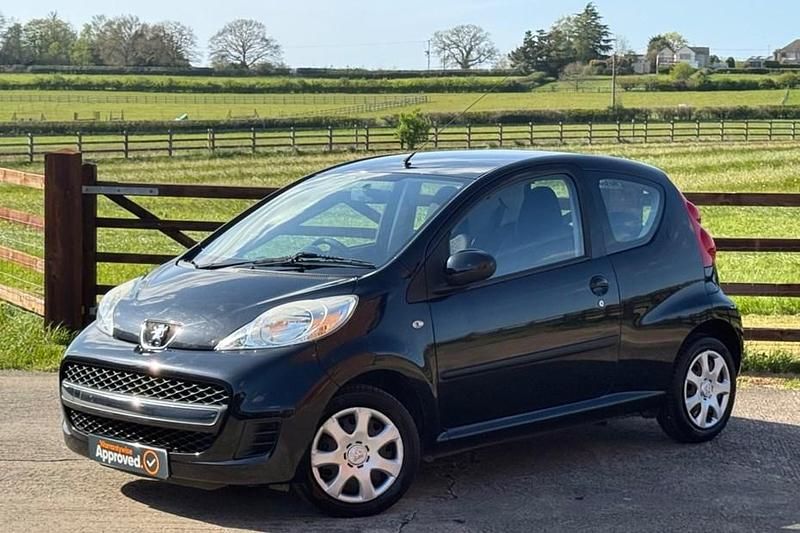 Begagnad Peugeot 107 68 HK (50 kW) 2010 Svart Halvkombi