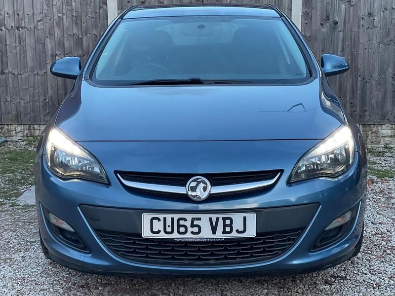 Used Vauxhall Astra Excite 100 HP (73 kW) 2015 Blue Hatchback