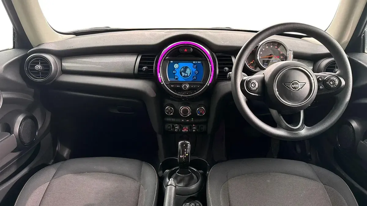 Used Mini Cooper Classic 134 HP (98 kW) 2020 Blue Hatchback