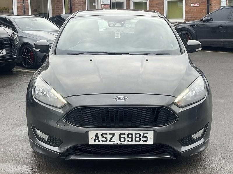 Used Ford Focus ST-Line 125 HP (91 kW) 2017 Grey Hatchback