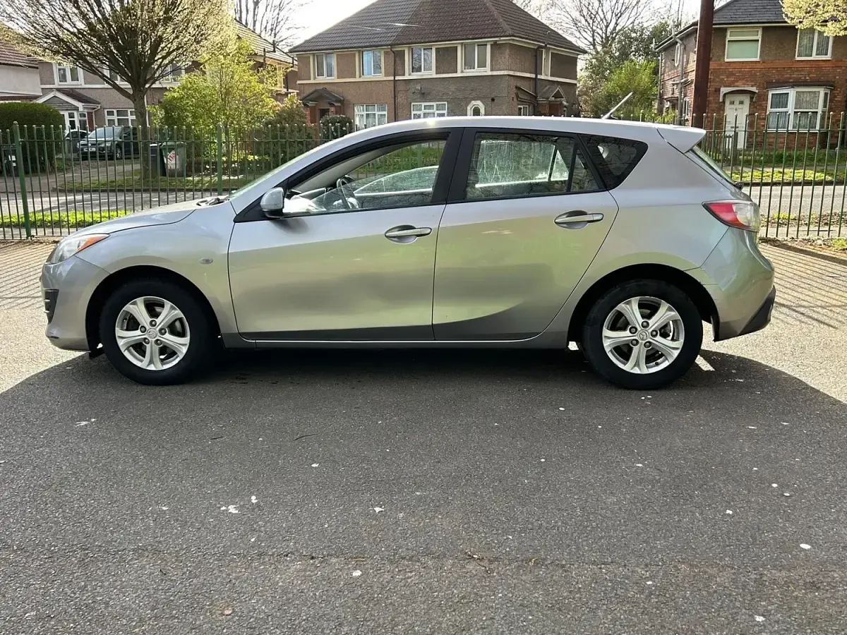 Used Mazda 3 105 HP (77 kW) 2011 Silver Hatchback