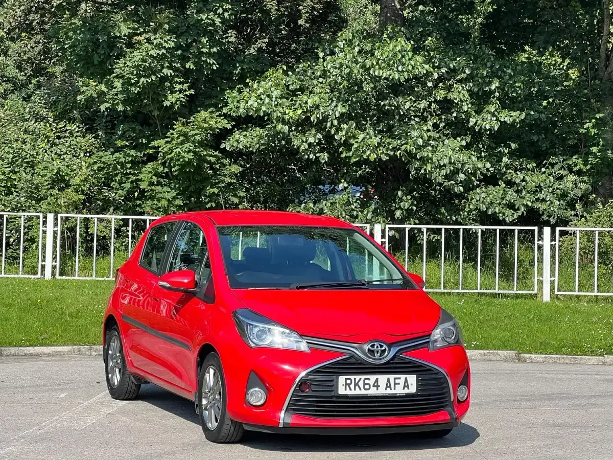 Used Toyota Yaris 2015 Red Hatchback