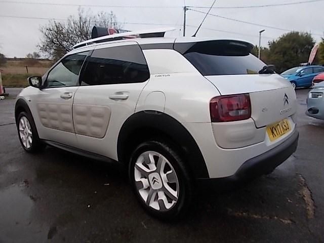 Used Citroën C4 Cactus 109 HP (80 kW) 2017 White Hatchback