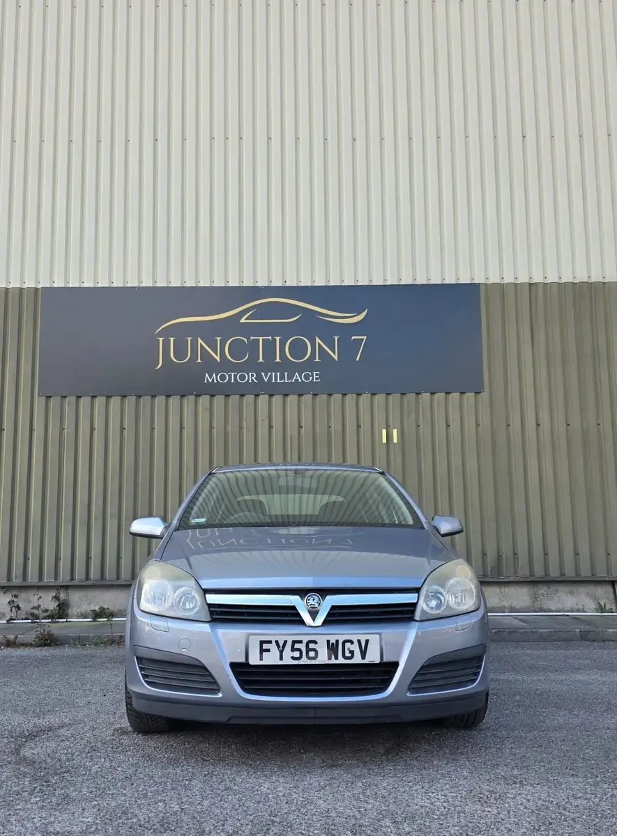 Second-hand Vauxhall Astra 2006 Argintiu Hatchback