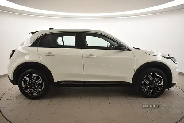 Used Fiat 600 100 HP (73 kW) 2025 White SUV