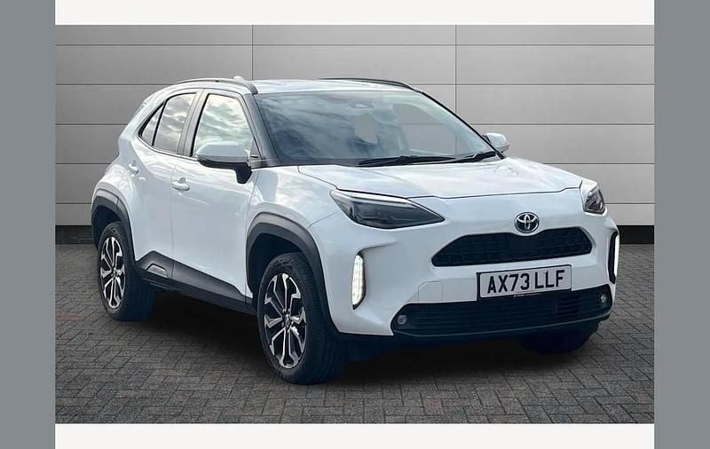 Pure white Used 2024 Toyota Yaris Cross Design SUV | £21,499 (Good price) - Image 1/3