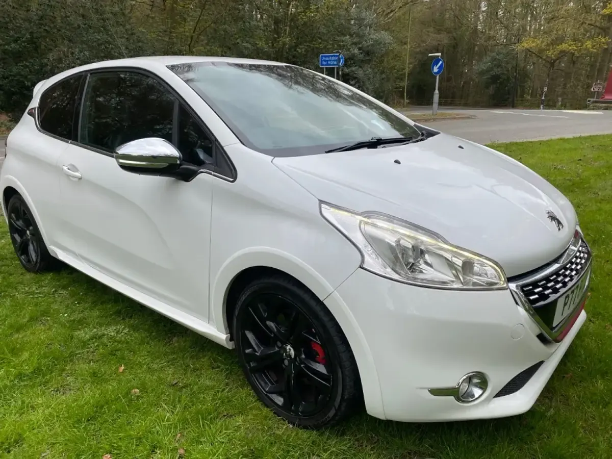 Used Peugeot 208 GTi 2013 White Hatchback