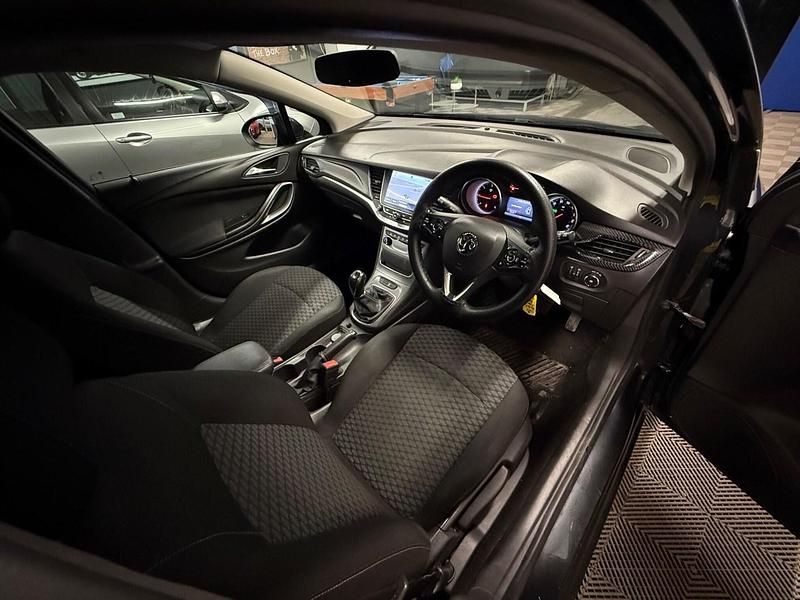 Used Vauxhall Astra 110 HP (80 kW) 2016 Black Estate