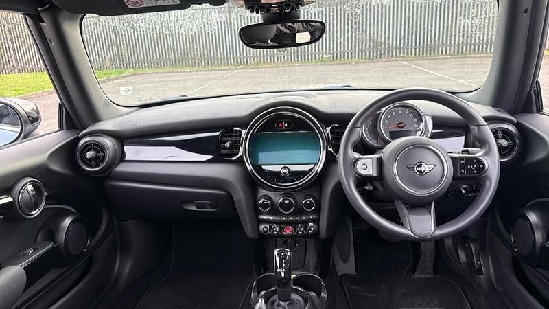 Used Mini Cooper Classic 134 HP (98 kW) 2022 Blue Hatchback