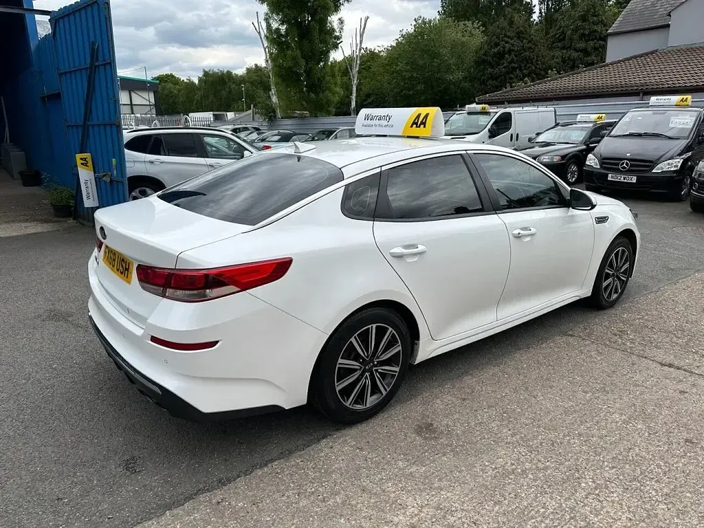 Used Kia Optima 134 HP (98 kW) 2018 White Sedan