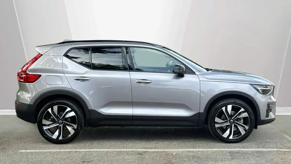Used Volvo XC40 Ultra 163 HP (119 kW) 2025 Silver SUV