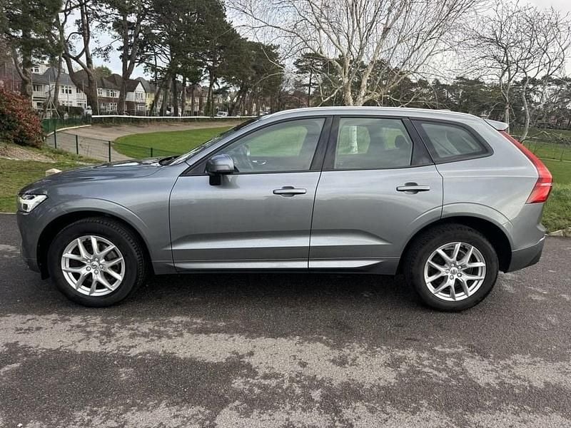 Used Volvo XC60 Momentum 250 HP (183 kW) 2020 Grey SUV