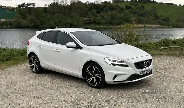 Gebraucht Volvo V40 R-Design Pro 150 PS (110 kW) 2018 Weiß Kleinwagen