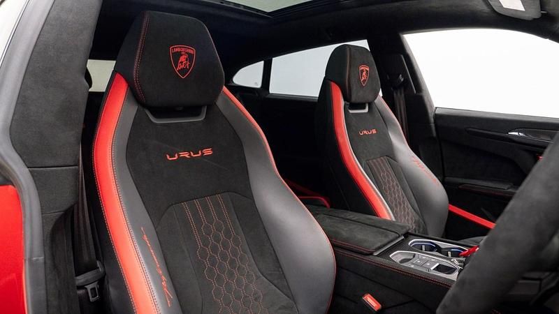 Used Lamborghini Urus 666 HP (489 kW) 2024 Red SUV